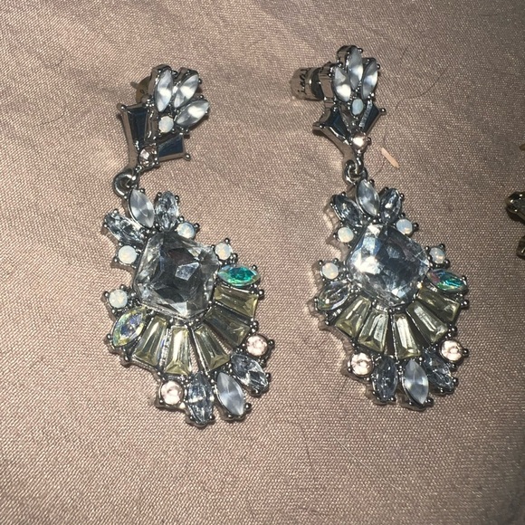 Elegant Silver Crystal Drop Earrings - Picture 2 of 3